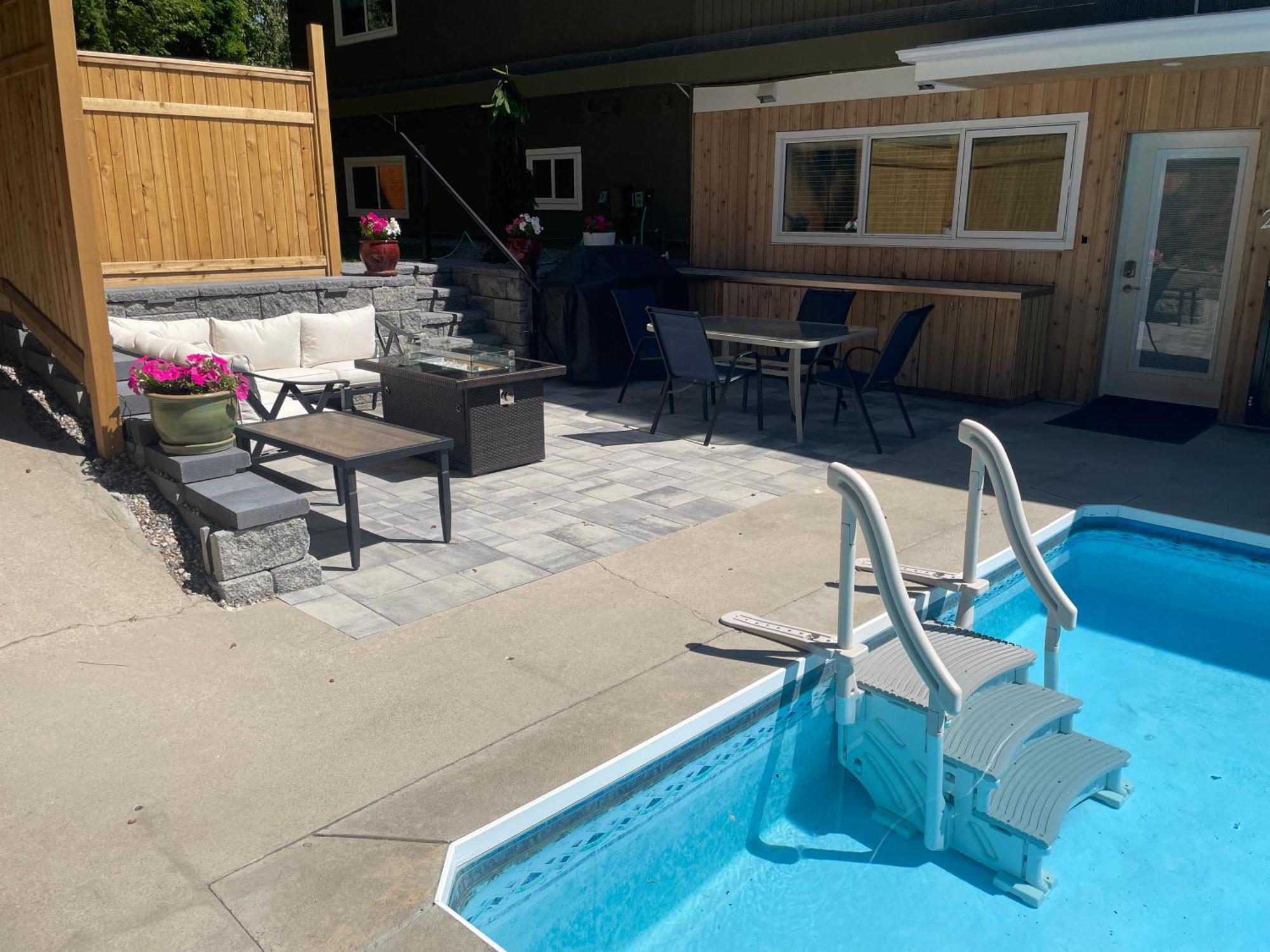 Bright Poolside Walkout Two Bedroom Basement Suite In The Okanagan Penticton Dış mekan fotoğraf